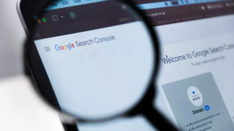 Magnifying glass over the Google Search Console welcome screen