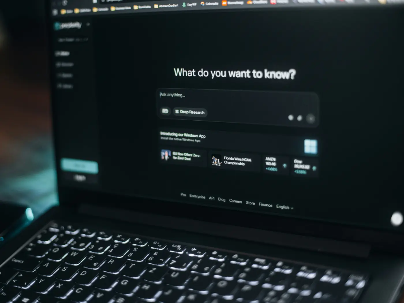 Laptop showing an AI search assistant asking What do you want to know